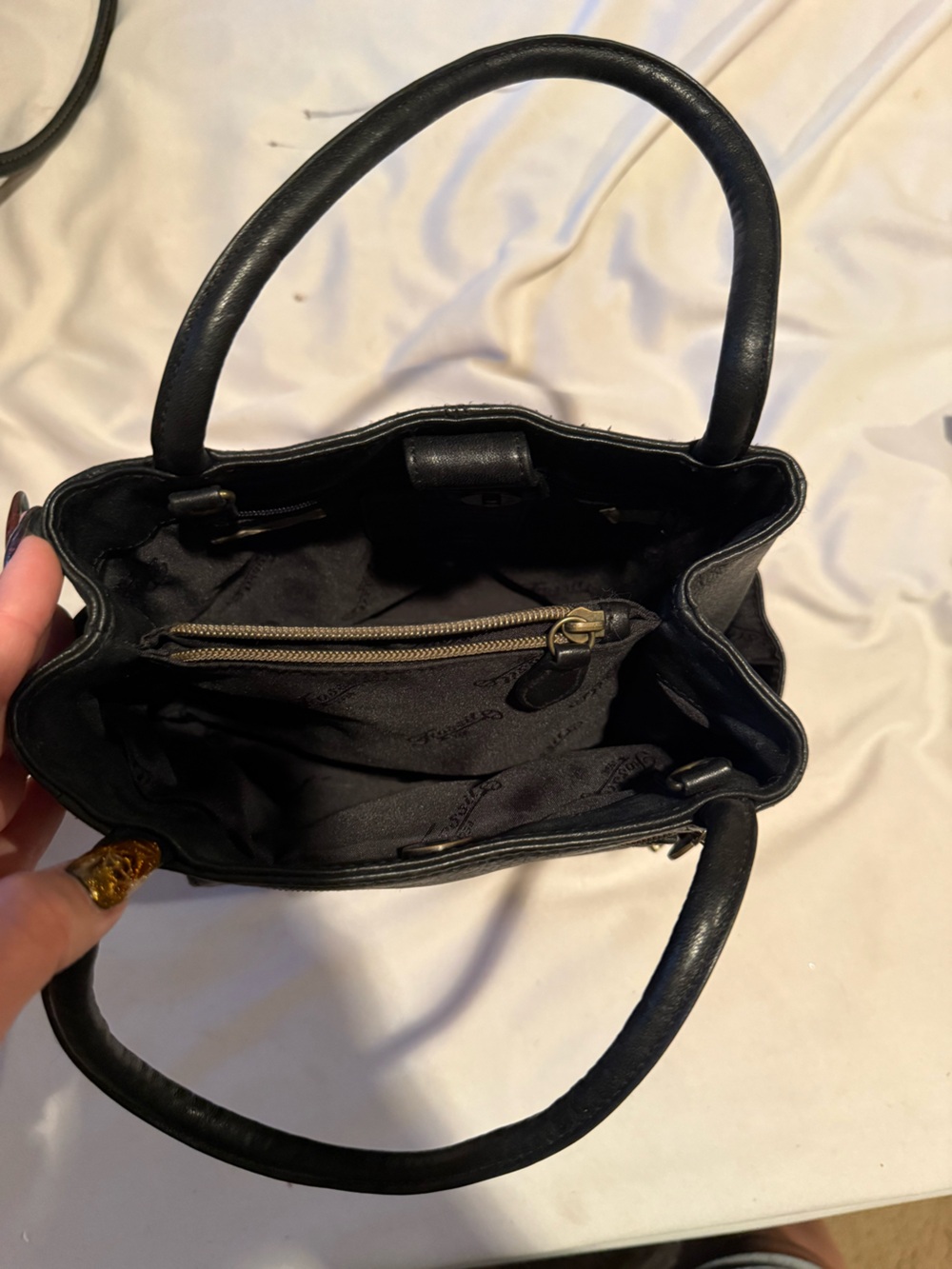 Fossil Black Leather Shoulder Bag with Front Pocket - Picture 2 of 2
